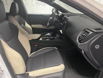 Photo 12 du bon plan LEXUS NX 450h+ Luxe 4WD MY24 occasion à 42490 €