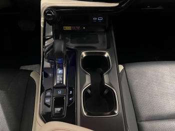 Photo 15 du bon plan LEXUS NX 450h+ Luxe 4WD MY24 occasion à 42490 €