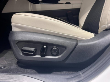 Photo 18 du bon plan LEXUS NX 450h+ Luxe 4WD MY24 occasion à 42490 €