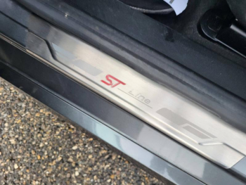 Photo 15 du bon plan FORD Fiesta 1.0 EcoBoost 100ch Stop&Start ST Line 5p occasion à 12990 €