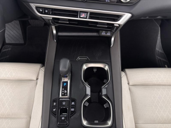 Photo 18 du bon plan LEXUS RX 450h+ Executive 4WD occasion à 65990 €