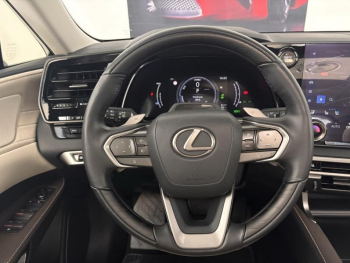 Photo 21 du bon plan LEXUS RX 450h+ Executive 4WD occasion à 65990 €