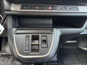 Photo 22 du bon plan TOYOTA ProAce VUL Long 2.0 D-4D 140 Start Pack Confort BVA MC24 occasion à 29900 €