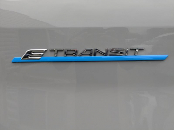 Photo 10 du bon plan FORD Transit 2T Fg VUL PE 350 L3H2 135 kW Batterie 75/68 kWh Trend Business occasion à 37453 €