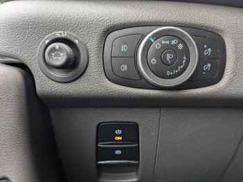 Photo 12 du bon plan FORD Transit 2T Fg VUL PE 350 L3H2 135 kW Batterie 75/68 kWh Trend Business occasion à 37453 €