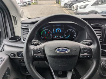 Photo 16 du bon plan FORD Transit 2T Fg VUL PE 350 L3H2 135 kW Batterie 75/68 kWh Trend Business occasion à 37453 €
