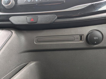 Photo 19 du bon plan FORD Transit 2T Fg VUL PE 350 L3H2 135 kW Batterie 75/68 kWh Trend Business occasion à 37453 €