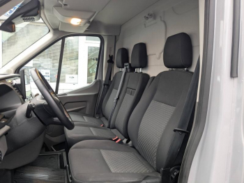 Photo 25 du bon plan FORD Transit 2T Fg VUL PE 350 L3H2 135 kW Batterie 75/68 kWh Trend Business occasion à 37453 €