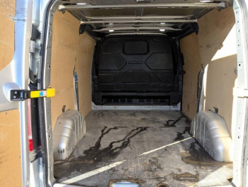 Photo 19 du bon plan FORD Transit Custom Fg VUL 290 L1H1 2.0 EcoBlue 185 S&S Sport BVA6 occasion à 31990 €