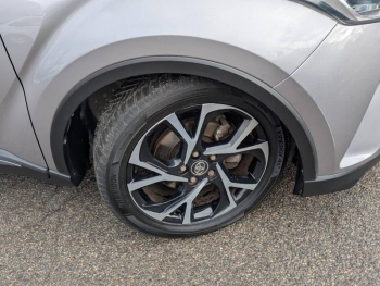 Photo 4 du bon plan TOYOTA C-HR 122h Edition 2WD E-CVT RC18 occasion à 17990 €