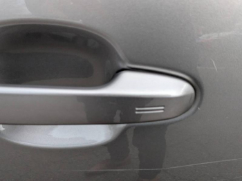 Photo 5 du bon plan TOYOTA C-HR 122h Edition 2WD E-CVT RC18 occasion à 17990 €