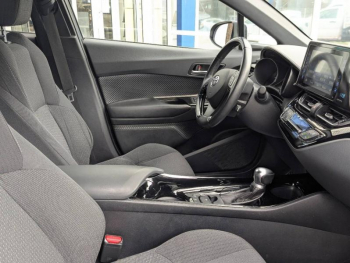 Photo 6 du bon plan TOYOTA C-HR 122h Edition 2WD E-CVT RC18 occasion à 17990 €