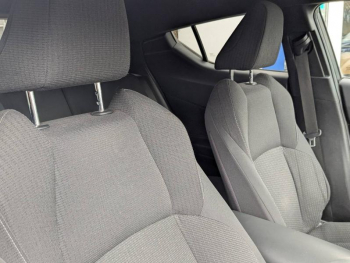 Photo 7 du bon plan TOYOTA C-HR 122h Edition 2WD E-CVT RC18 occasion à 17990 €