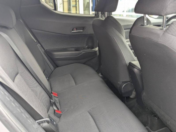 Photo 8 du bon plan TOYOTA C-HR 122h Edition 2WD E-CVT RC18 occasion à 17990 €