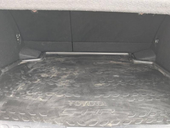 Photo 10 du bon plan TOYOTA C-HR 122h Edition 2WD E-CVT RC18 occasion à 17990 €