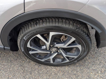 Photo 12 du bon plan TOYOTA C-HR 122h Edition 2WD E-CVT RC18 occasion à 17990 €