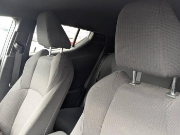 Photo 16 du bon plan TOYOTA C-HR 122h Edition 2WD E-CVT RC18 occasion à 17990 €