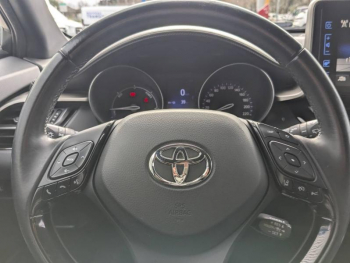 Photo 17 du bon plan TOYOTA C-HR 122h Edition 2WD E-CVT RC18 occasion à 17990 €