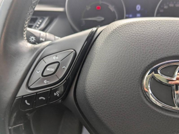 Photo 18 du bon plan TOYOTA C-HR 122h Edition 2WD E-CVT RC18 occasion à 17990 €