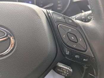 Photo 19 du bon plan TOYOTA C-HR 122h Edition 2WD E-CVT RC18 occasion à 17990 €