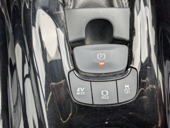 Photo 20 du bon plan TOYOTA C-HR 122h Edition 2WD E-CVT RC18 occasion à 17990 €