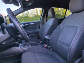 Photo 16 du bon plan FORD Focus 1.0 EcoBoost 125ch ST-Line occasion à 10900 €