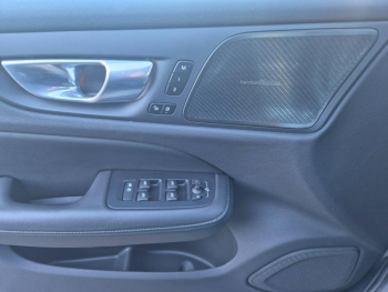 Photo 22 du bon plan VOLVO V60 B4 197ch Ultra Style Dark DCT 7 occasion à 44690 €