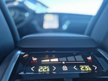 Photo 34 du bon plan VOLVO V60 B4 197ch Ultra Style Dark DCT 7 occasion à 44690 €