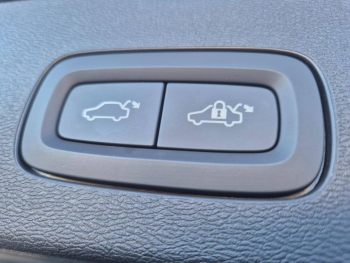 Photo 35 du bon plan VOLVO V60 B4 197ch Ultra Style Dark DCT 7 occasion à 44690 €