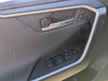 Photo 15 du bon plan TOYOTA RAV4 Hybride Rechargeable 306ch Collection AWD occasion à 34990 €