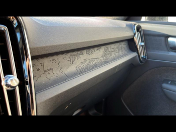 Photo 17 du bon plan VOLVO XC40 Recharge 238ch Essential occasion à 38400 €