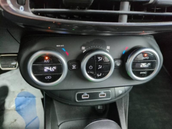 Photo 10 du bon plan FIAT 500X 1.3 FireFly Turbo T4 150ch Ballon Or DCT occasion à 14990 €