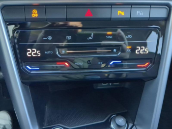 Photo 22 du bon plan VOLKSWAGEN T-Roc 1.0 TSI 110ch VW Edition occasion à 21990 €