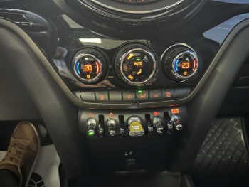 Photo 30 du bon plan MINI Countryman Cooper SE 136ch + 88ch Longstone ALL4 BVA6 7cv occasion à 23680 €