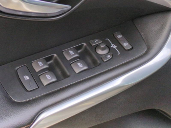 Photo 21 du bon plan VOLVO V40 Cross Country T3 152ch Luxe occasion à 13900 €