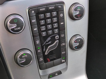 Photo 23 du bon plan VOLVO V40 Cross Country T3 152ch Luxe occasion à 13900 €