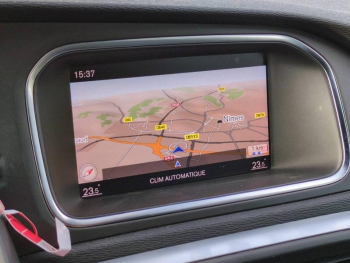 Photo 25 du bon plan VOLVO V40 Cross Country T3 152ch Luxe occasion à 13900 €