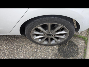 Photo 7 du bon plan FORD Fiesta 1.0 EcoBoost 125ch Vignale 5p occasion à 12900 €