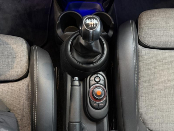 Photo 18 du bon plan MINI Mini 5 Portes Cooper 136ch  Edition Greenwich occasion à 17900 €