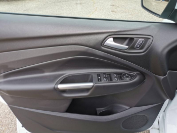 Photo 23 du bon plan FORD Kuga 1.5 TDCi 120ch Stop&Start ST-Line 4x2 Euro6.2 occasion à 16490 €