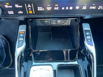 Photo 13 du bon plan KIA Sorento 1.6 T-GDi 215ch HEV Premium 7 places occasion à 59990 €