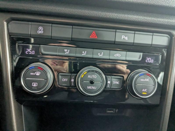 Photo 9 du bon plan VOLKSWAGEN T-Roc 1.5 TSI EVO 150ch Lounge DSG7 Euro6d-T 117g occasion à 20990 €