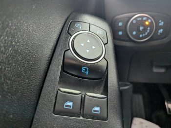 Photo 11 du bon plan FORD Fiesta 1.0 EcoBoost 100ch Stop&Start ST-Line 5p occasion à 9990 €