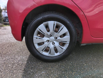Photo 12 du bon plan TOYOTA Yaris 100 VVT-i Dynamic CVT 5p occasion à 6490 €