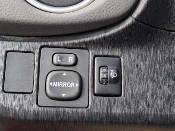 Photo 18 du bon plan TOYOTA Yaris 100 VVT-i Dynamic CVT 5p occasion à 6490 €