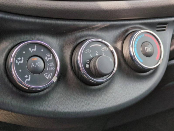 Photo 20 du bon plan TOYOTA Yaris 100 VVT-i Dynamic CVT 5p occasion à 6490 €