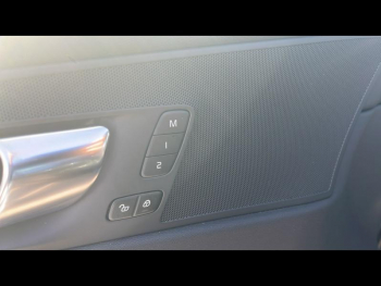 Photo 11 du bon plan VOLVO XC60 T6 Hybride Rechargeable 253 + 145ch Plus Style Dark Geartronic 8 AWD occasion à 53900 €