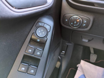 Photo 12 du bon plan FORD Fiesta 1.0 Flexifuel 95ch ST-Line 5p occasion à 15990 €