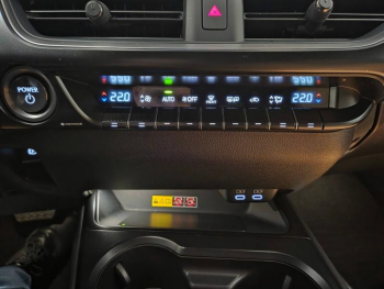 Photo 11 du bon plan LEXUS UX 250h Luxe 2WD occasion à 28990 €