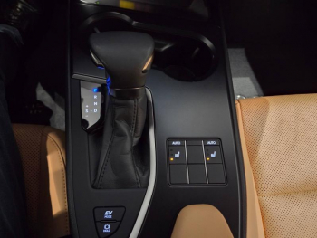 Photo 12 du bon plan LEXUS UX 250h Luxe 2WD occasion à 28990 €